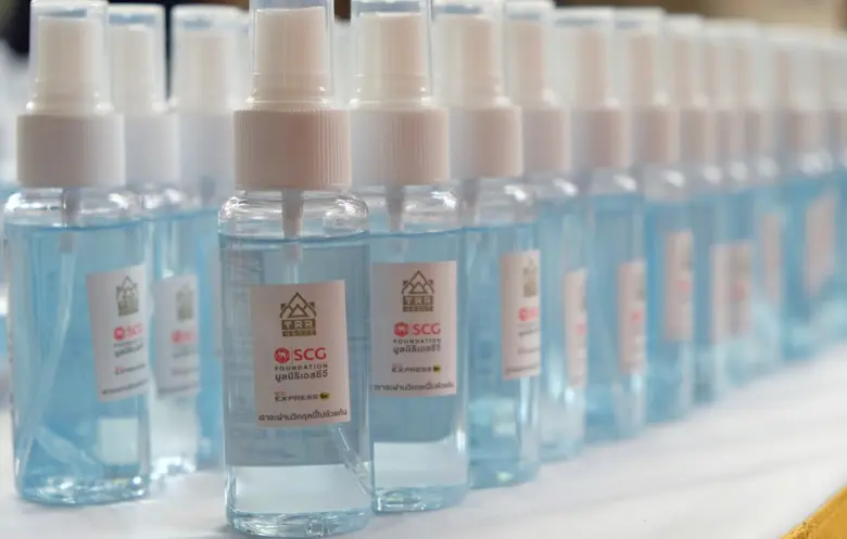 มูลนิธิเอสซีจี และกลุ่มบริษัทน้ำตาลไทยรุ่งเรือง ร่วมผนึกกำลัง มอบสเปรย์แอลกอฮอล์ 1 แสนขวด มูลค่า 5 ล้านบาท