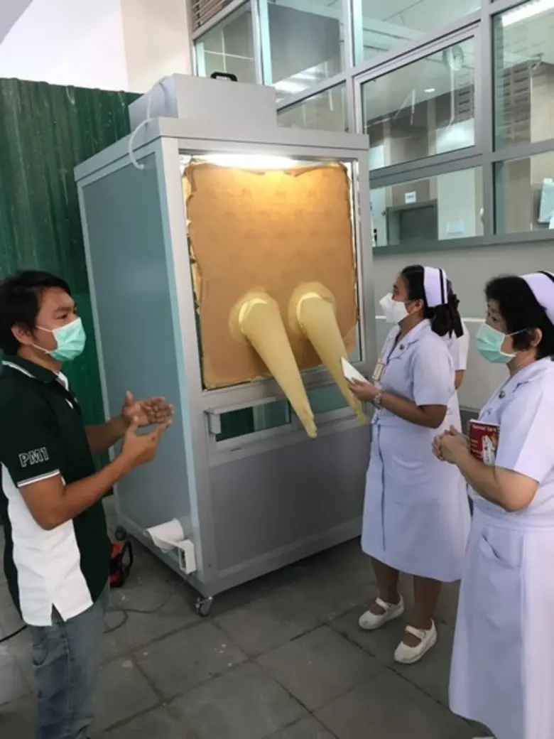 ตู้ตรวจความดันบวกป้องกันแพทย์จากโควิด-19 ฝีมืออาจารย์วิศวฯ มก. ใช้งานจริงที่ รพ.ศิริราช