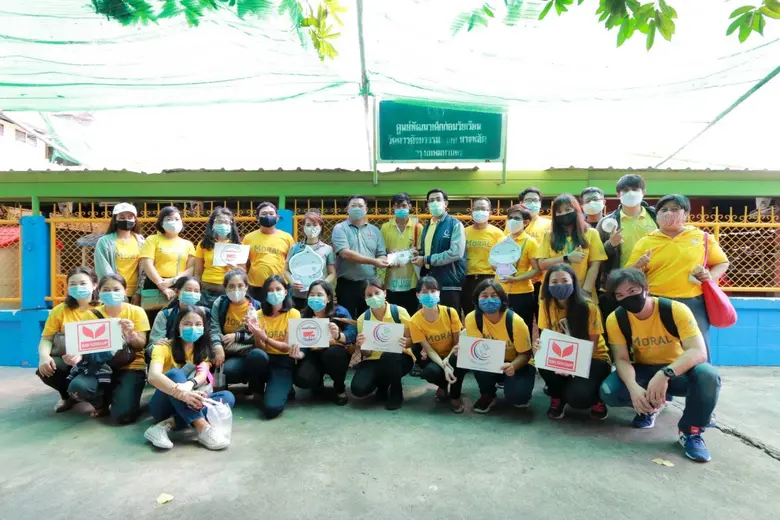 ภาพข่าว: กลุ่มเหล็กสหวิริยา-ศูนย์คุณธรรม มอบถุงยังชีพชุมชนดาวดึงษ์บรรเทาผลกระทบโควิด
