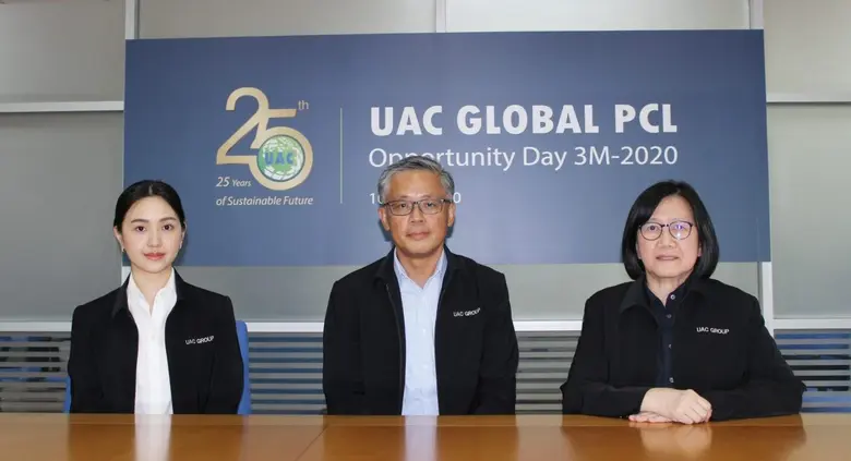 นายชัชพล ประสพโชค CEO & President (กลาง) ...