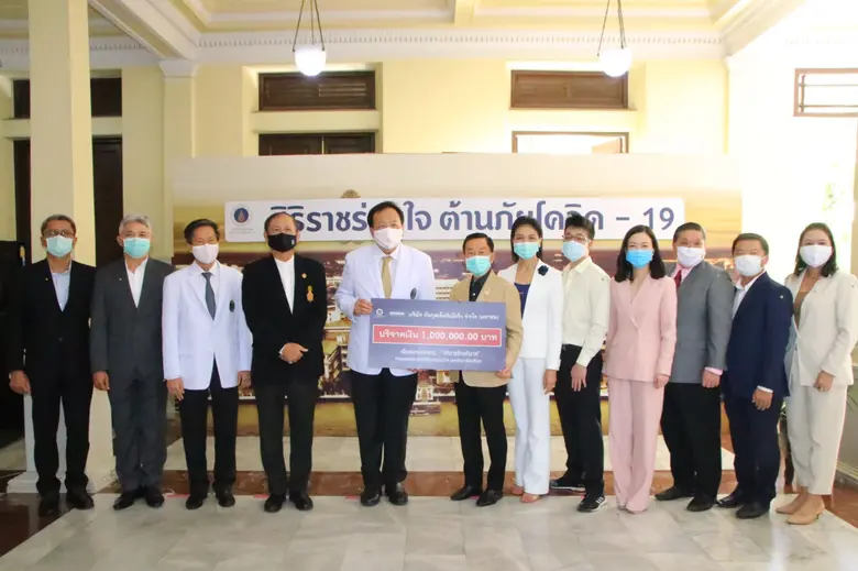 คุณกัลกุล ดำรงปิยวุฒิ์ (ที่ 7 จากขวา) ประ...