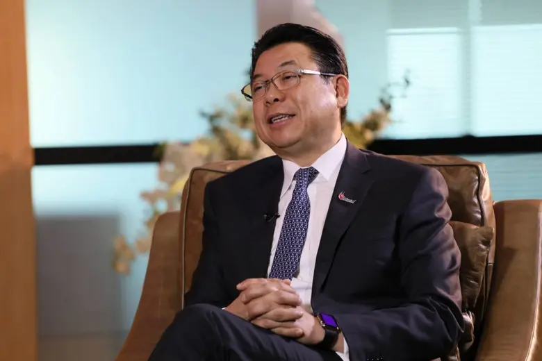 นายวิรัตน์ เอื้อนฤมิต ประธานเจ้าหน้าที่บร...