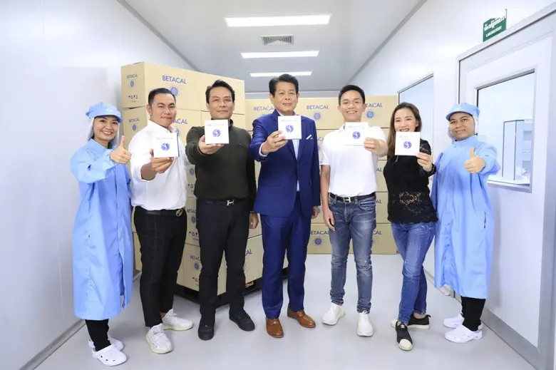 เป็นนักแสดงรุ่นใหญ่ที่อารมณ์ดี เฟรนด์ลี่ ...