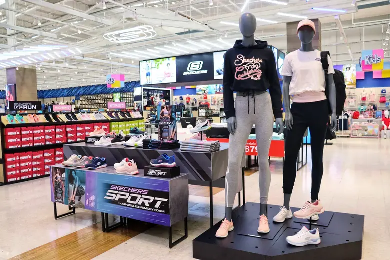 พบกับ SKECHERS Superstore บนพื้นที่มากกว่...