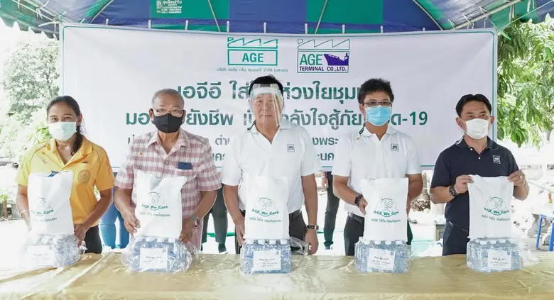 นายพนม ควรสถาพร ประธานกรรมการบริหาร (กลาง...