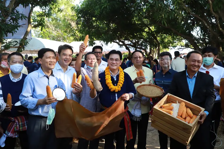 นายจุรินทร์ ลักษณวิศิษฏ์ รองนายกรัฐมนตรีและรัฐมนตรี...