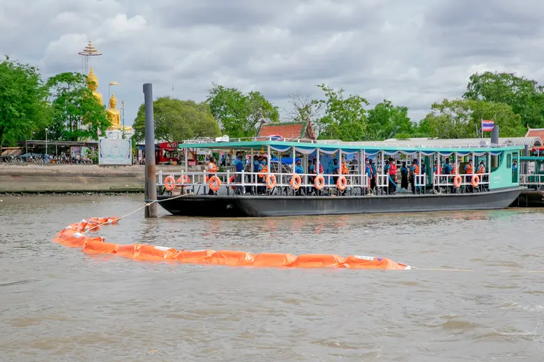 มั่นคงเคหะการ เดินหน้าโครงการจัดการขยะลอยน้ำ ด้วยทุ่นกักขยะ (BOOM) เฟส 2 ในพื้นที่ชายฝั่ง 7 แห่ง หวังช่วยลดปริมาณขยะลงทะเล