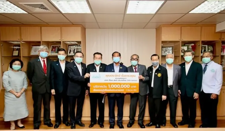 คุณประจักษ์ ตั้งคารวคุณ (กลาง) ประธานกรรม...