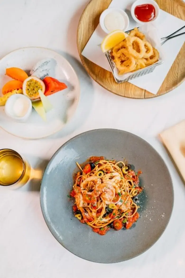 ห้องอาหารอ็อกเทฟ และฟิฟท์ตี้ เซเว่น สตรีท ขยายเวลาเปิดให้บริการ