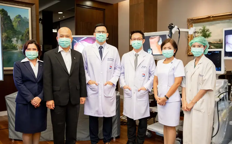 นพ.นิวัติ อินทรวิเชียร รองผู้อำนวยการ รพ....