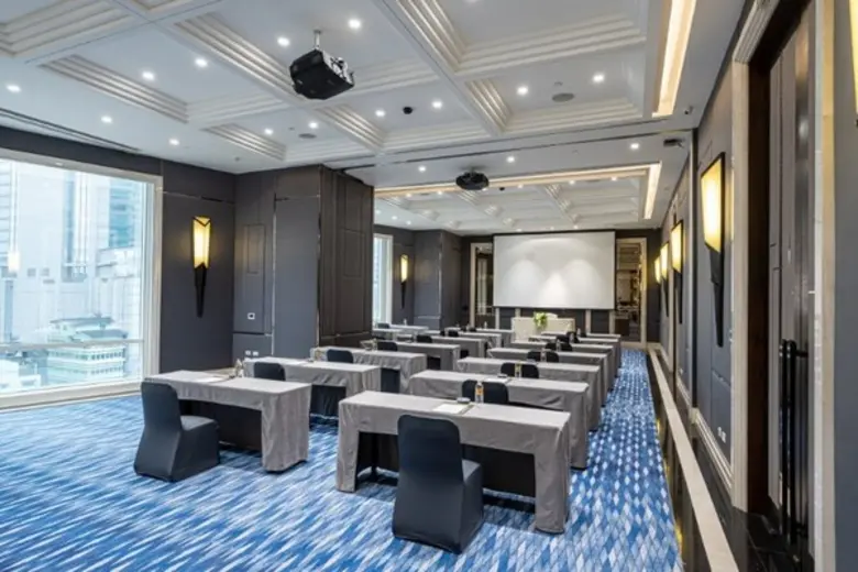 หนึ่งในธุรกิจที่ได้รับผลกระทบอย่างหนักจาก...