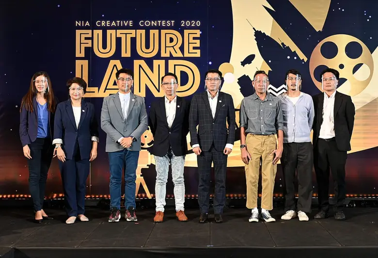 ดร.พันธุ์อาจ ชัยรัตน์ (ที่ 5 จากซ้าย) ผู้...