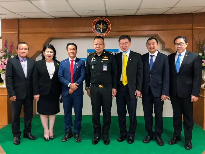 พล.อ.ประชาพัฒน์ วัจนะรัตน์ (กลาง) เจ้ากรม...