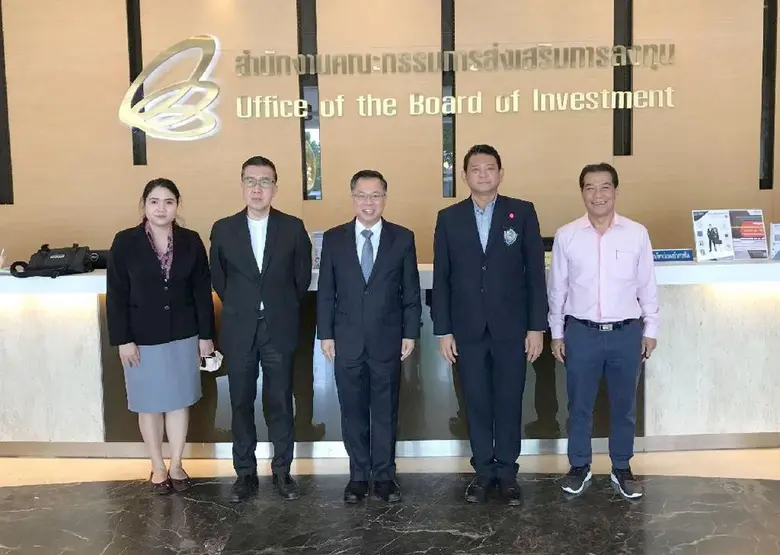 เมื่อเร็วๆ นี้ นายนฤตม์ เทอดสถีรศักดิ์ (กลาง) รองเล...