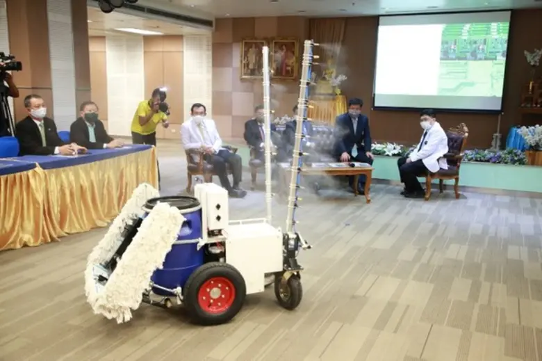 สมาคมนิสิตเก่าวิศวกรรมศาสตร์ ร่วมกับคณะวิศวฯ มก. มอบหุ่นยนต์โรยละอองฆ่าเชื้อ "นนทรี"