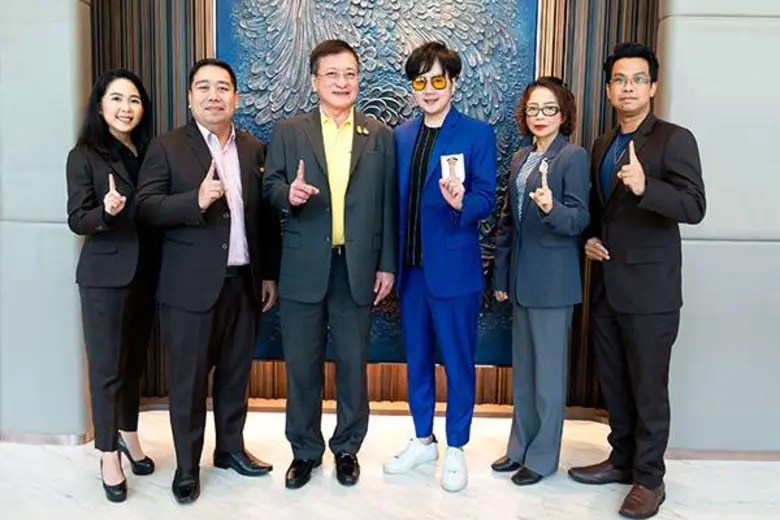 นายพฤสณัย มหัคฆพงศ์ หรืออาจารย์แป๊ก (Patr...