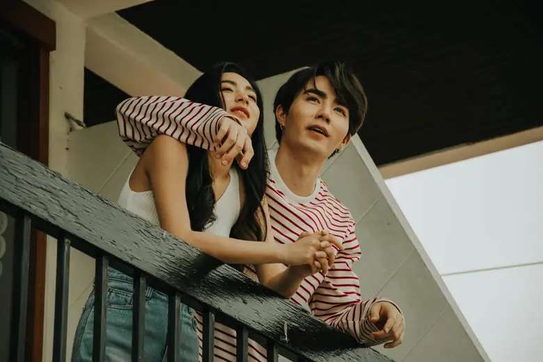 “จิ้ง เฮลเม็ทเฮดส์” เชิญพี่ใหญ่ “ป๊อด โมเดิร์นด็อก” ร่วมถ่ายทอดพลังใจผ่านซิงเกิลใหม่ “เดินทางกลางฟ้า”