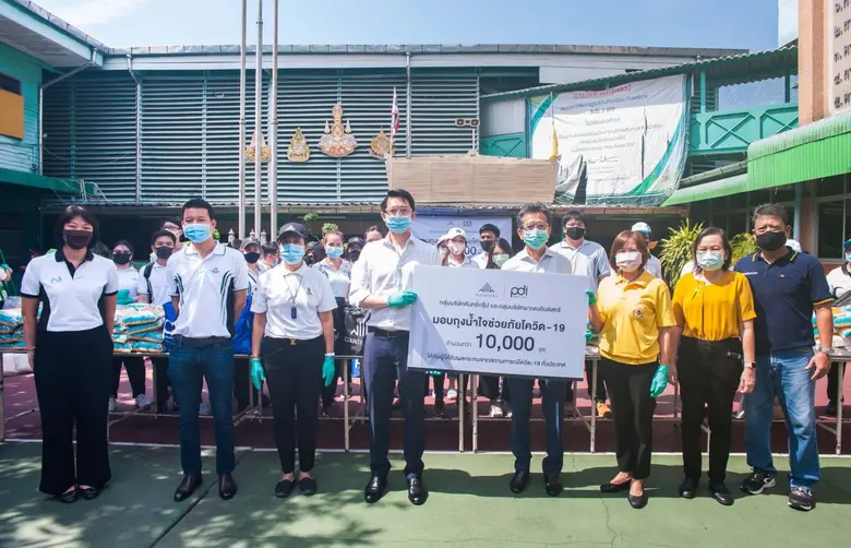 นายสดาวุธ เตชะอุบล(ที่ 4 จากขวา) ประธานกร...