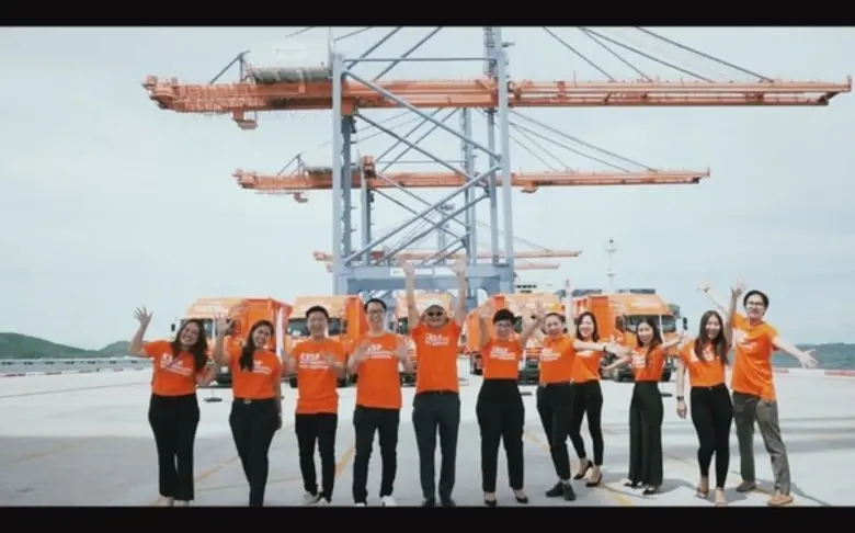 บริษัทเคอรี่ สยามซีพอร์ต จำกัด ภายในกลุ่ม...