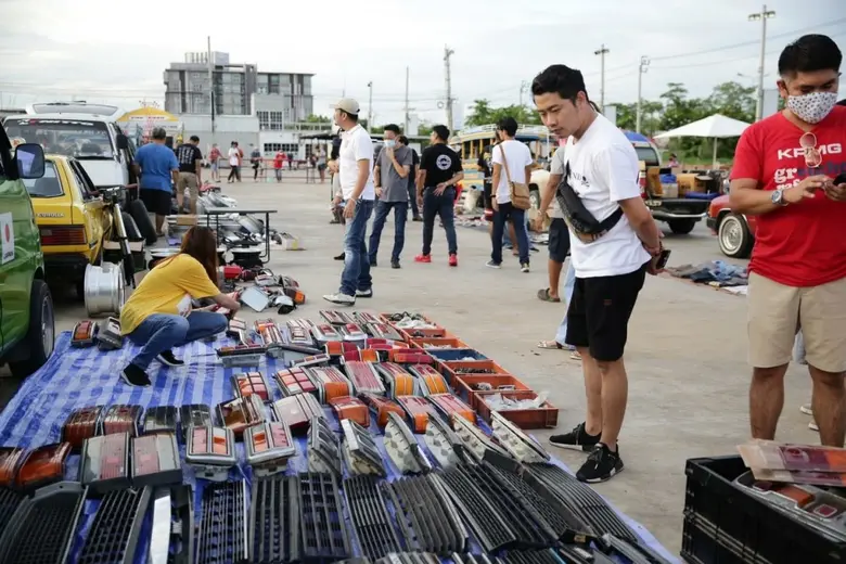 กลุ่ม Retro Car ร่วมกับ ตลาดนัดมะลิ เลียบด่วนเมืองทอง จัดงาน RETRO REST DAY