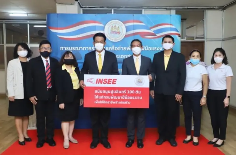 ก.แรงงาน รับมอบปูนซีเมนต์ 100 ตัน หนุนการ...