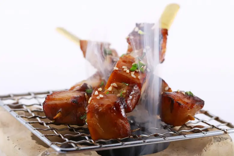 นั่งชิคๆ ชมวิวดาดฟ้า จิบค็อกเทล ลิ้มรสอาหาร ณ ครู แชมเปญ บาร์ แอท เรดสกาย