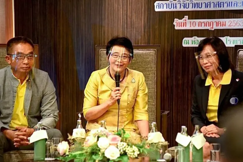 มกอช. มอบใบรับรองระบบงานด้านการรับรองผลิตภัณฑ์ตามมาตรฐาน ISO/IEC 17065 ให้แก่ สรร.วว.