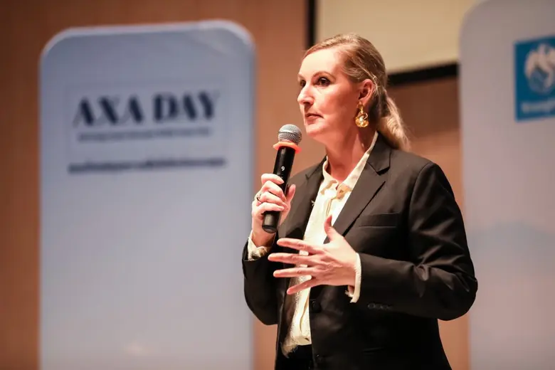 บมจ.กรุงไทย-แอกซ่า ประกันชีวิต นำโดยคุณแซ...