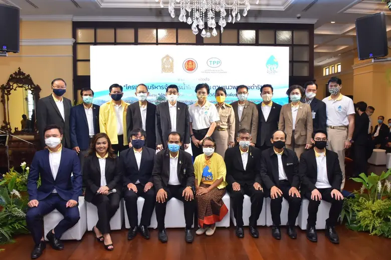 รองนายกฯ วิษณุ เครืองาม และดร. คุณหญิงกัล...