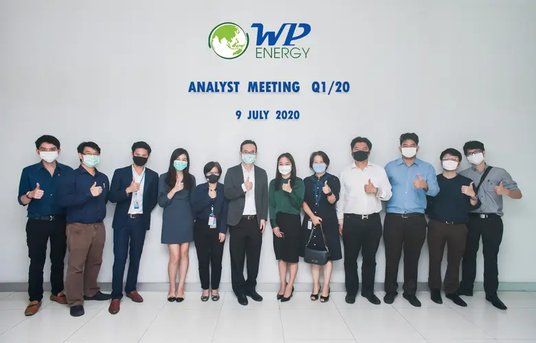 คุณนพวงศ์ โอมาธิกุล (ที่ 7 จากขวา) รองประ...