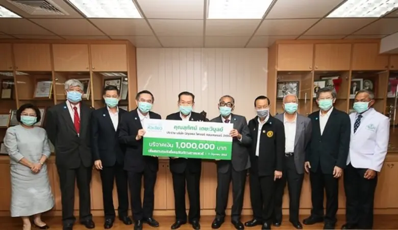 คุณสุทัศน์ เตชะวิบูลย์ (ที่ 5 จากซ้าย) ปร...