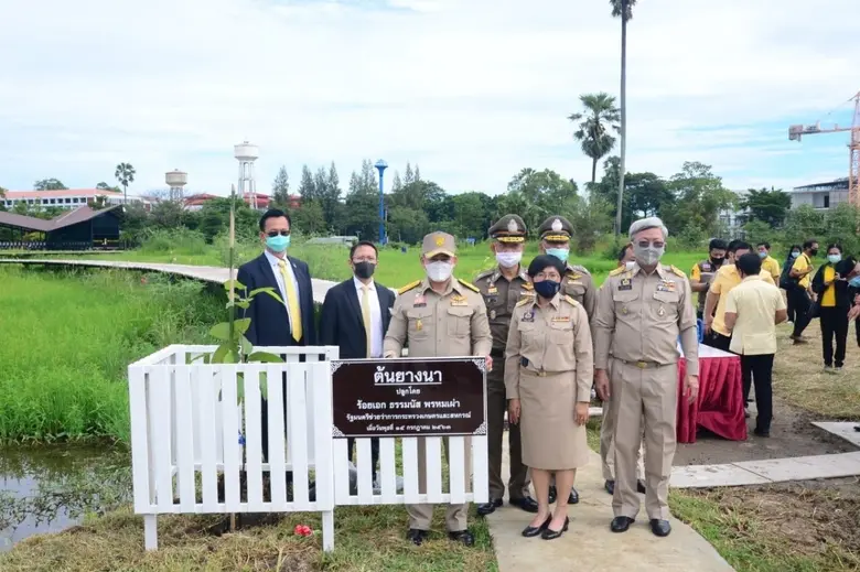 รมช.ธรรมนัส ลงศึกษาดูงานต้นแบบเกษตรกรรมยั่งยืน 1 ตำบล 1 กลุ่มเกษตรทฤษฎีใหม่ ฟื้นฟูภาคการเกษตรจากผลกระทบไวรัลโควิด - 19