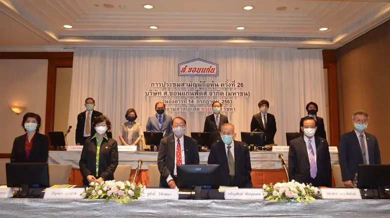 ดร.ทนง พิทยะ (แถวหลัง ที่ 3 จากขวา) ประธา...