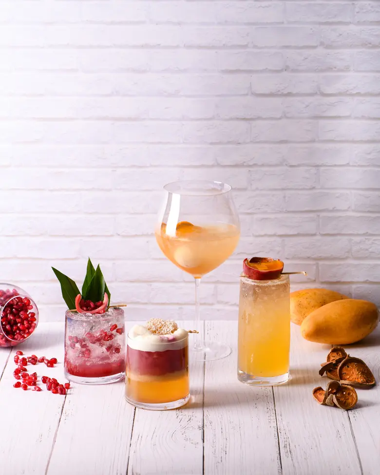 อัพ แอนด์ อะบัฟ บาร์ (Up & Above Bar)โรงแ...