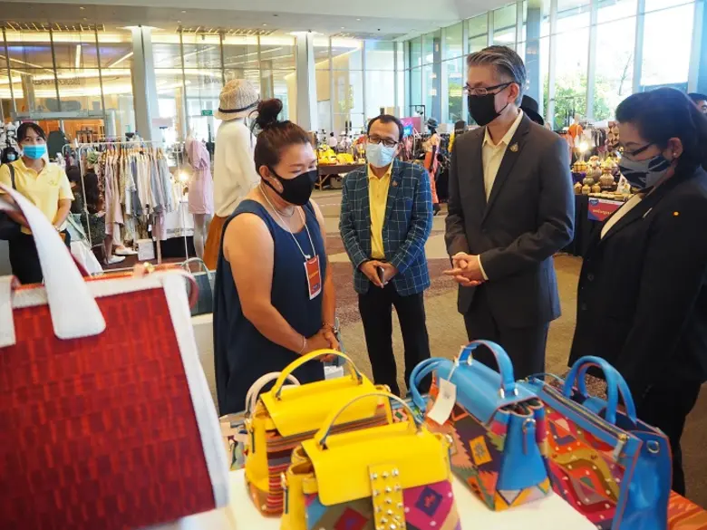กระทรวงอุตฯ ผนึก สยามพิวรรธน์ กันตนา จัด “ตลาดนัดดารา” ครั้งใหญ่ รวมสินค้าออกแบบยุคใหม่ กระตุ้นรายได้ผู้ประกอบการสร้างสรรค์