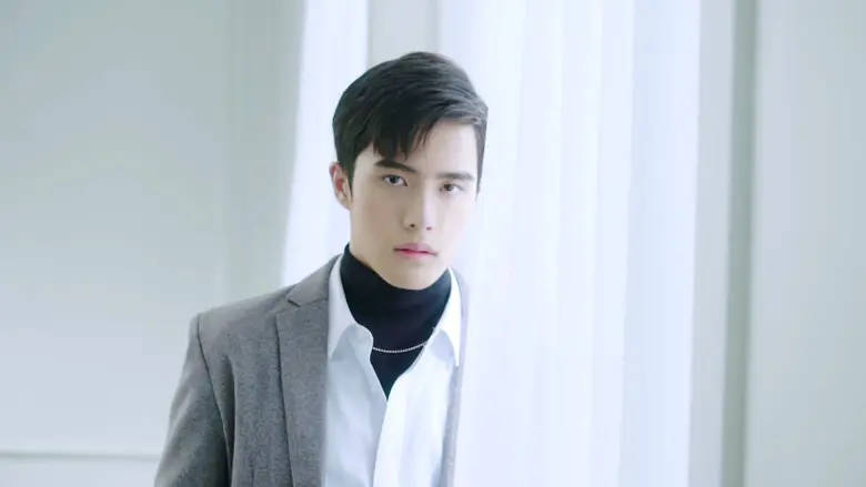 ถือเป็นนักร้องน้องใหม่ที่น่าจับตามองอย่าง...