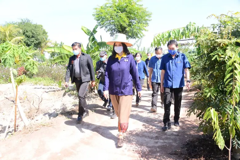 นางสาวมนัญญา ไทยเศรษฐ์ รัฐมนตรีช่วยว่าการ...