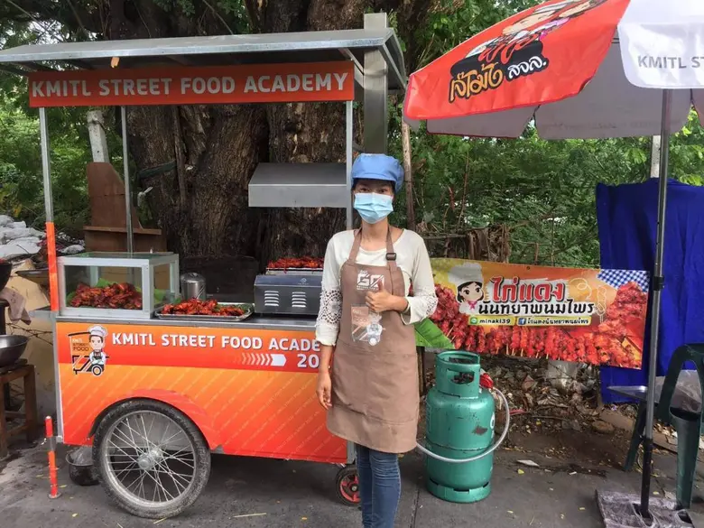 ฝันที่เป็นจริงกลับมาอีกครั้ง! เปิดภาพผู้โชคดีได้รับนวัตกรรมรถเข็นขายอาหารริมทาง  กับชีวิตใหม่ที่พร้อมสู้อีกครั้ง