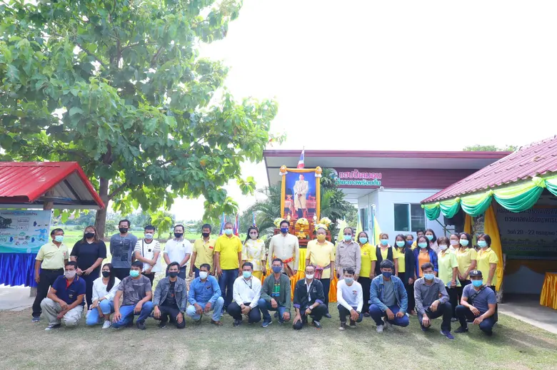 ดร.เฉลิมชัย ศรีอ่อน รัฐมนตรีเกษตรฯ มอบหมา...