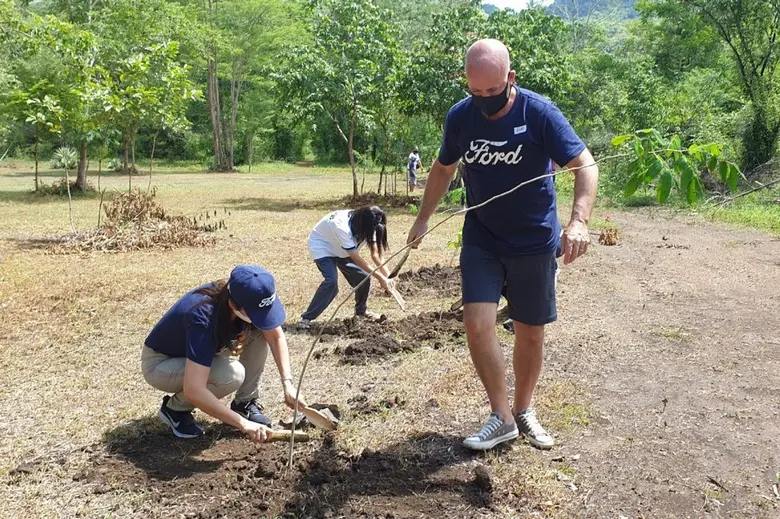 ฟอร์ดร่วมกิจกรรมปลูกป่ากับคาราวานลูกค้าฟอร์ด เอเวอเรสต์ ณ หน่วยพิทักษ์ป่าผาลาด จังหวัดกาญจนบุรี