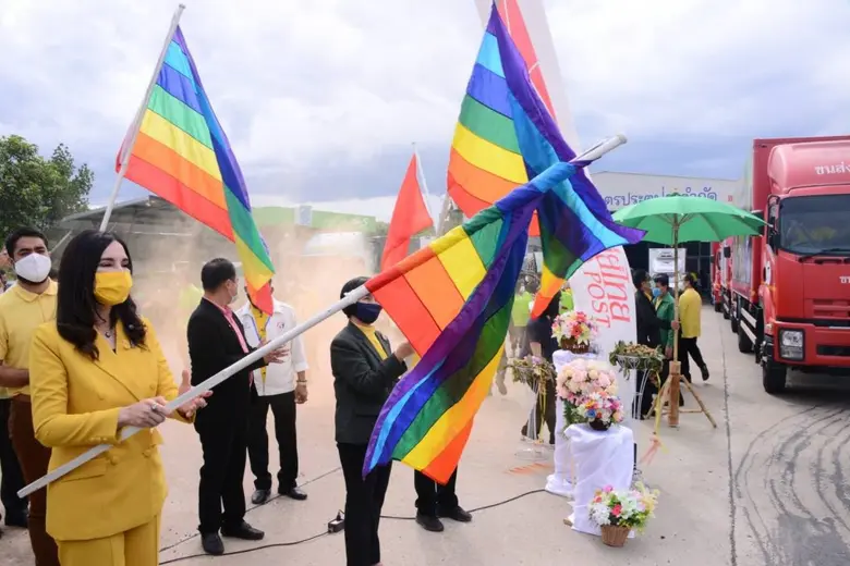 รมช.มนัญญา ปล่อยคาราวานกระจายลำไย เดินหน้าเริ่มที่ลำพูน ช่วยเกษตรกรผยุงราคา รัฐเอกชนจับมือ กระจายผลผลิตตรงสู่ผู้บริโภคทั่วประเทศ