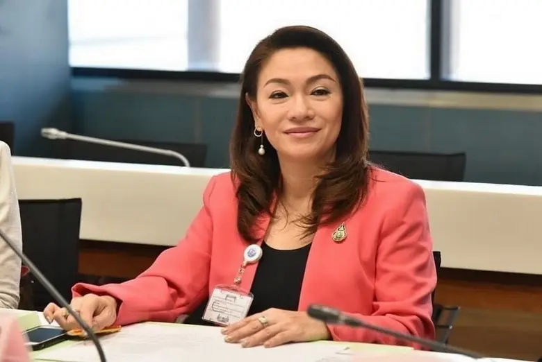 สภาพผิวถนนที่เป็นปัญหาบนถนนเอกมัย จากโครงการ Pipe j...