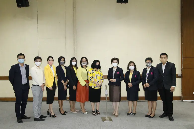 ผศ.ดร.ปาริชาติ คุณปลื้ม รองคณบดี คณะบริหา...