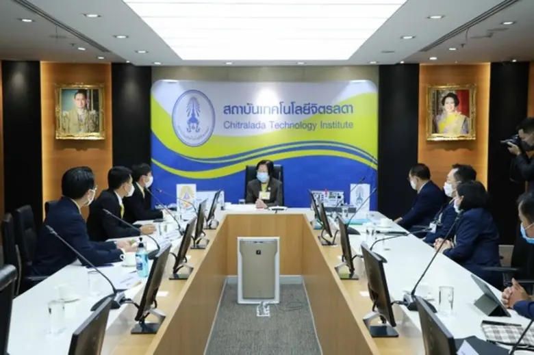 รองศาสตราจารย์ ดร.คุณหญิงสุมณฑา พรหมบุญ อ...