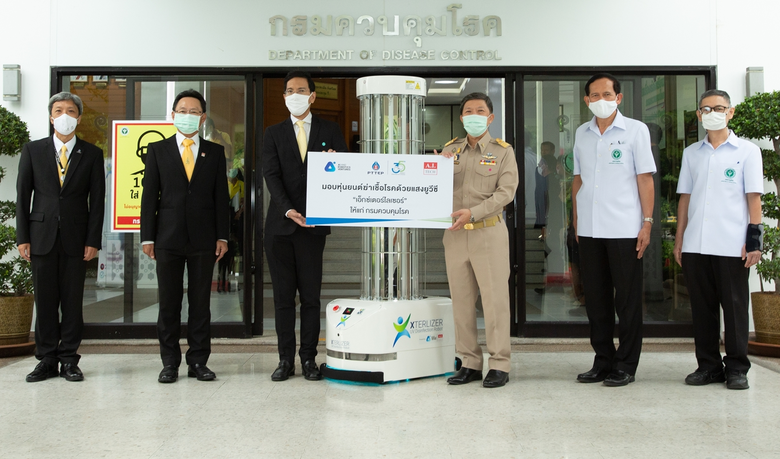 ดร. ธนา สราญเวทย์พันธุ์ (ที่ 3 จากซ้าย) ผ...