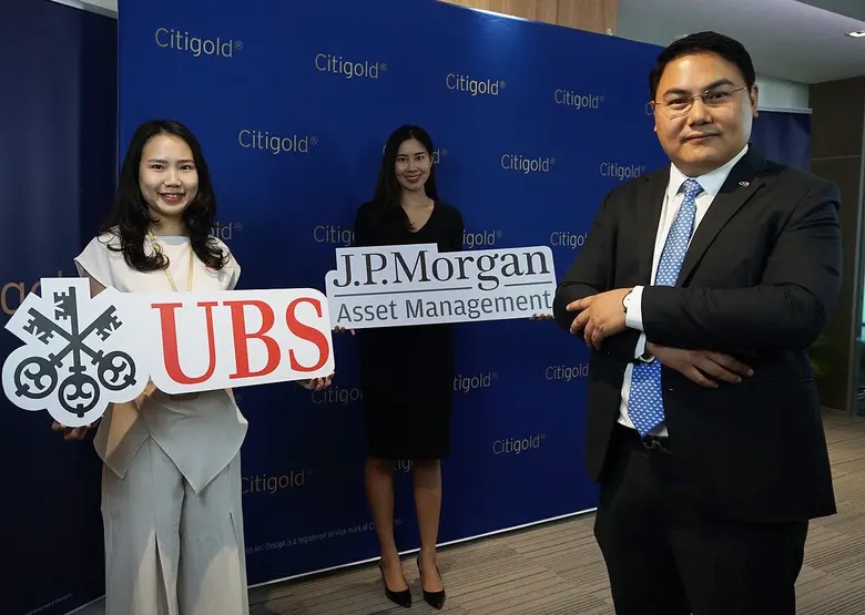 นายดอน จรรย์ศุภรินทร์ ผู้ช่วยกรรมการผู้จั...