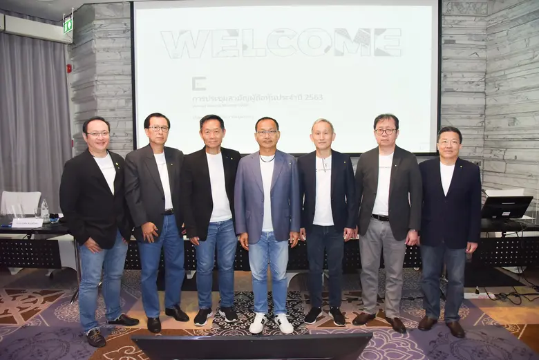 คุณณรงค์ อิงค์ธเนศ (กลาง) ประธานกรรมการ บ...