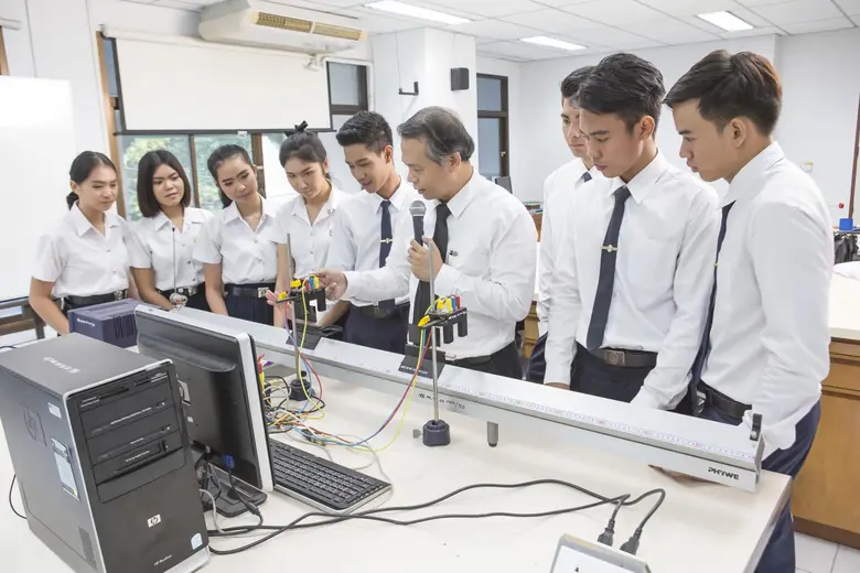 รศ.ดร.ชุติกาญจน์ ศรีวิบูลย์ รักษาราชการแท...