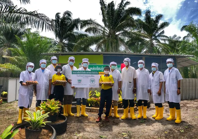 "โครงการเลี้ยงไก่ไข่เพื่ออาหารกลางวันนักเ...