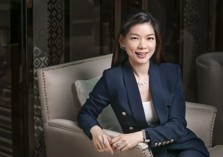 นางสาวอัญรัตน์ พรประกฤต ประธานเจ้าหน้าที่...